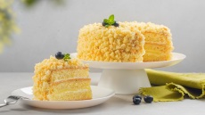 Torta Mimosa: Ένα ιταλικό κέικ ωδή στην Ημέρα της Γυναίκας (+συνταγή)