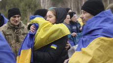 Κίεβο και Μόσχα αντάλλαξαν 300 αιχμαλώτους πολέμου, δείτε φωτογραφίες
