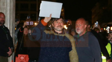 Παρασκήνια από την επίσκεψη Μπραντ Πιτ στο δημαρχείο: «Θέλω κι εμένα να με περιμένετε κάθε πρωί στην πόρτα» είπε ο Δούκας στις υπαλλήλους