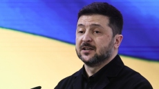 Η Κομισιόν καταδικάζει τις απειλές Ζελένσκι κατά του Όρμπαν για το πακέτο στήριξης της Ουκρανίας