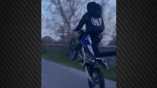 30χρονος έκανε σούζες και επικίνδυνα σόου με τη μηχανή του σε δρόμους της Αττικής, ανέβαζε τα «κατορθώματά» του στα social media, δείτε βίντεο