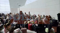 Κοσμοσυρροή στο αεροδρόμιο του Ντουμπάι: Χιλιάδες επιβάτες εγκλωβισμένοι μετά την αναστολή πτήσεων, δείτε βίντεο