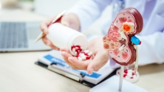 Ένας στους οκτώ κινδυνεύει από νεφρική νόσο: Τα πρώτα σιωπηλά σημάδια, πότε πρέπει να ξεκινά ο έλεγχος