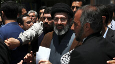 Μοτζτάμπα Χαμενεΐ: Οι σχέσεις του νέου ηγέτη του Ιράν με τους Φρουρούς της Επανάστασης και ο λόγος που ο πατέρας του δεν τον ήθελε για διάδοχό του