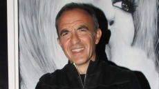 Ο Νίκος Αλιάγας δείχνει πώς ήταν στα 20 του, δείτε τη φωτογραφία που ανάρτησε
