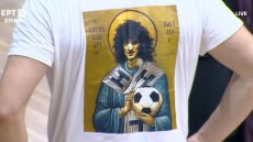 O Βασίλης Χατζηπαναγής έγινε... Άγιος: Το φοβερό μπλουζάκι που φορούσε φίλαθλος του Ηρακλή στο Ιβανώφειο, βίντεο 