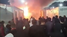 Φωτιά σε κοντέινερ στο κέντρο κράτησης στην Αμυγδαλέζα, δείτε βίντεο και φωτογραφίες 
