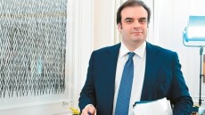 Πόλεμος στη Μέση Ανατολή: Τα όπλα στη φαρέτρα Πιερρακάκη