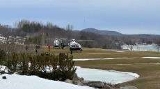 Περιπέτεια για 23 άτομα στον Καναδά που παγιδεύτηκαν πάνω σε κομάτι πάγου μέσα σε λίμνη