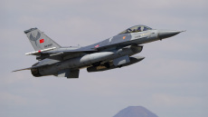 Μέτρο άμυνας και όχι επιθετική ενέργεια τα τουρκικά F-16 στα κατεχόμενα, υποστηρίζει το ψευδοκράτος