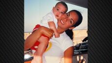 Η Εύη Βατίδου ανέβασε φωτογραφία με τον γιο της από το παρελθόν: Εγώ στα 24 μου μαζί σου, έγραψε 