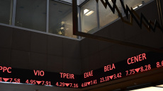 Χρηματιστήριο: Δεύτερη σερί πτώση, αλλά συρρίκνωσε τις αρχικές απώλειες, κράτησε τις 2.100 μονάδες