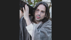 «Ο Χριστός ξανασταυρώνεται»: Το αριστούργημα του Νίκου Καζαντζάκη ανεβαίνει στο Θέατρο Σταθμός
