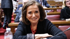 Ντόρα Μπακογιάννη κατά Τσίπρα: Ξέφυγε, το rebranding έγινε η καρδάρα με το γάλα που την έχυσε