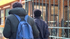 Στη φυλακή ο 48χρονος Σουδανός που απειλούσε να ανατιναχθεί έξω από τη ΓΑΔΑ, τι είπε στην απολογία του

