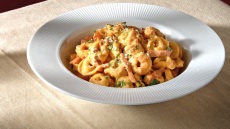 Τορτελίνια με ζαμπόν και τυρί, σε ροζ σάλτσα
