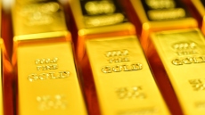 Χρυσός: Κατακόρυφη πτώση με εβδομαδιαίες απώλειες 7% – Πιέσεις από ενέργεια και ισχυρό δολάριο