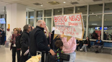 «Είναι φοβερά ανησυχητικό να ακούς εκρήξεις πάνω από το κεφάλι σου»: Συγκινητική επανένωση οικογένειας στο Ελευθέριος Βενιζέλος