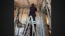 Από τις στάχτες στην ελπίδα: Αποκαταστάθηκε το σπίτι πυρόπληκτου ζευγαριού στη Μάνδρα, δείτε φωτογραφίες