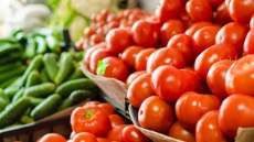 Τι προσέχει μια χημικός τροφίμων όταν ψωνίζει στο μανάβικο
