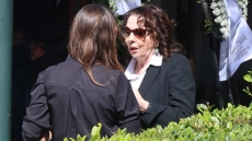 Συγκίνηση στην κηδεία του Γιώργου Πανουσόπουλου, καταρρακωμένη η Μπέτυ Λιβανού