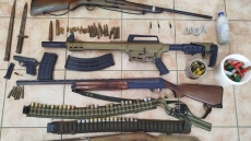 Δύο συλλήψεις για οπλοκατοχή στα Χανιά: Βρέθηκε πολεμικό όπλο και κλεμμένα ζώα σε ποιμνιοστάσιο