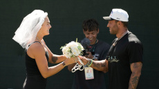 Προπόνηση... για τον γάμο της έκανε η Σαμπαλένκα μαζί με τον σύντροφό της στο court, δείτε φωτογραφίες 