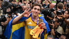 Ντουπλάντις: Κατέρριψε για 15η σερί φορά το παγκόσμιο ρεκόρ στο επί κοντώ και άφησε πίσω του τον Μπούμπκα, βίντεο 
