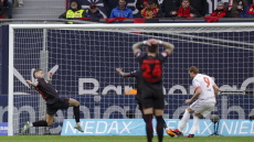 Bundesliga: Η Μπάγερν των 9 παικτών πήρε βαθμό στο Λεβερκούζεν, βαθμός ανάσα για Βόλφσμπουργκ με σκόρερ Κουλιεράκη, δείτε βίντεο