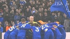 Βίντεο: Οι παίκτες της Τσέλσι «περικύκλωσαν» τον διαιτητή του αγώνα με τη Νιούκαστλ πριν τη σέντρα!