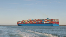 Πόλεμος στη Μέση Ανατολή: Εκτοξεύονται τα ναύλα και αλλάζουν ρότα τα containerships
