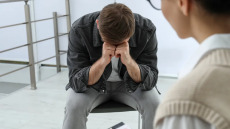 Εξαρτήσεις: Αντιδρούν οι εργαζόμενοι στο νέο μοντέλο λειτουργίας των Θεραπευτικών Κοινοτήτων