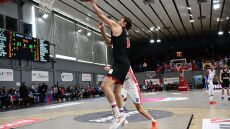 Δυσκολεύτηκε αλλά κράτησε το αήττητο ο Ολυμπιακός, επικρατώντας 79-71 του Πανιωνίου στο επεισοδιακό ματς στη Γλυφάδα