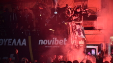 «Κάηκε» η Καλαμάτα μετά την απονομή της κούπας: Η βόλτα των πρωταθλητών με το ανοιχτό πούλμαν και η αποθέωση από τον κόσμο, βίντεο 