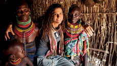 Μαρίνα Σιακόλα: Τα ταξίδια ζωής και η αγκαλιά προσφοράς για τα παιδιά 
