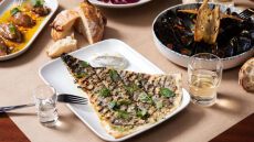 Σεϋχέλλες: Για τις φημισμένες παπαρδέλες με καβουρμά και τριγωνική κασερόπιτα