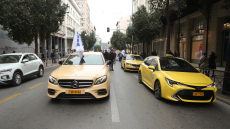 Δεύτερη ημέρα απεργίας των ιδιοκτητών ταξί, συγκέντρωση έξω από τα γραφεία του ΣΑΤΑ