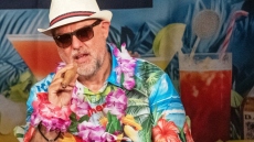 «BORA-BORA»: Μια κωμωδία του Κώστα Παπαγεωργίου στην Κόκκινη Σκηνή του Θεάτρου της Ημέρας
