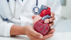 Ανεύρυσμα κοιλιακής αορτής: Ποια είναι τα συμπτώματα ρήξης και ποιοι κινδυνεύουν περισσότερο, τι εξηγεί ο αγγειοχειρουργός