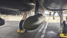Οι Αμερικανοί χτύπησαν με διατρητικές βόμβες 2,5 τόνων ιρανικές βάσεις στα Στενά του Ορμούζ: Τι είναι η βόμβα GBU-72 Advanced 5K Penetrator