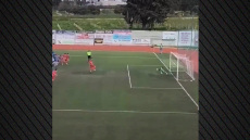 Δύο αποκρούσεις, δύο δοκάρια, αλλά γκολ δεν μπήκε: Δείτε την απίστευτη φάση από αγώνα της Β' ΕΠΣΑ Αθηνών