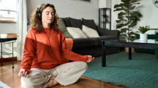 Σας πνίγουν άγχος και αβεβαιότητα; 9 τρόποι να το διαχειριστείτε
