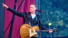 Μπράιαν Άνταμς: Εκτός από την Αθήνα θα δώσει συναυλία και στη Θεσσαλονίκη