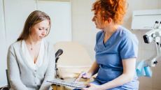 HPV: Το εμβόλιο που σταματά τον καρκίνο πριν ξεκινήσει – Οι ανισότητες που προβληματίζουν
