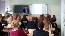 Ερχεται το ΙΒ σε 13 δημόσια σχολεία από τον Σεπτέμβριο, λέει η Ζαχαράκη - Δείτε ποια έχουν επιλεγεί 