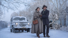 Ο Λεονάρντο Ντι Κάπριο και η Τζένιφερ Λόρενς στην πρώτη εικόνα από τη νέα ταινία του Σκορσέζε
