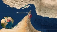 Φωτιά σε πλοίο που υπέστη πλήγμα από άγνωστο βλήμα στον Κόλπο του Ομάν 