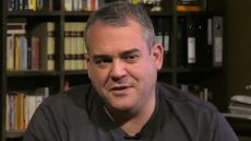 Πυγμαλίων Δαδακαρίδης: Όταν πέθανε ο πατέρας μου, είχα παραστάσεις και αυτό ήταν θεραπευτικό
