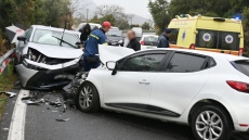 Μετωπική σύγκρουση δύο ΙΧ στην Αργολίδα, στο νοσοκομείο ο ένας οδηγός