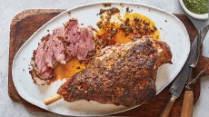 Αρνίσιο µπούτι µε µαϊντανό και ta’leya